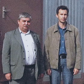 Главный энергетик ООО СП «Волгодеминойл» Холупняк Вячеслав Анатольевич (слева) и представитель «Компании Веспер» Вдовенко Сергей Александрович