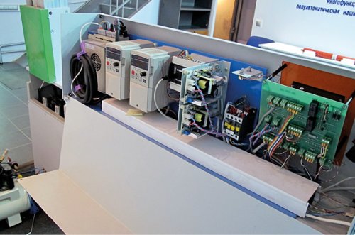 Преобразователи частоты Е2-8300 привода вала и привода резака брошюровщика ЛБ-700