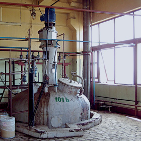 Мешалка, занимающая несколько этажей