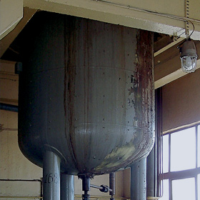 Мешалка, занимающая несколько этажей